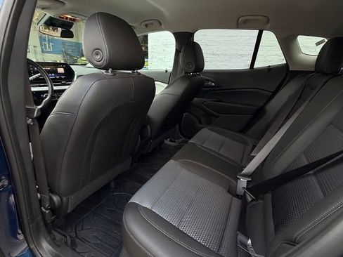 Used 2024 Chevrolet Trax LT w/ Driver Confidence Package FWD image 6
