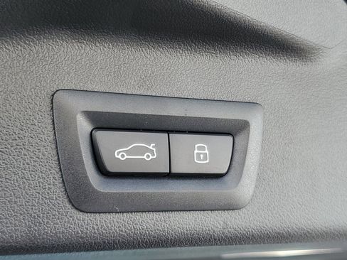 Used 2025 BMW X5 sDrive40i w/ M Sport Package image 9