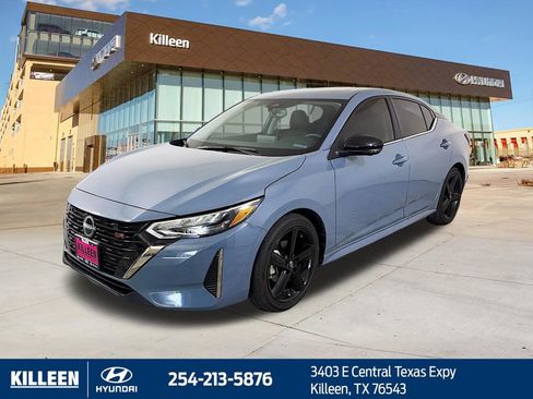 Used 2025 Nissan Sentra SR w/ SR Premium Package image 3