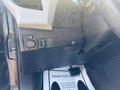 Used 2016 Toyota Corolla LE FWD image 30