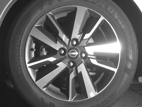 Used 2025 Nissan Versa SV FWD image 12