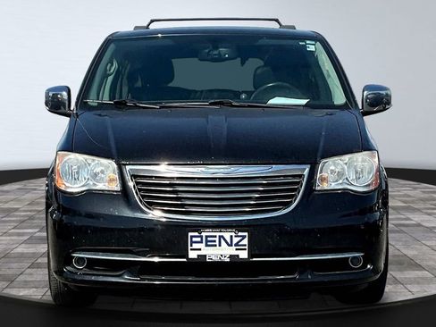 Used 2014 Chrysler Town & Country Touring-L w/ Driver Convenience Group FWD image 2