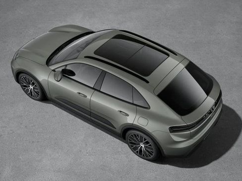 New 2025 Porsche Macan Electric image 4