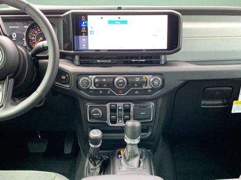 New 2025 Jeep Gladiator Sport image 22