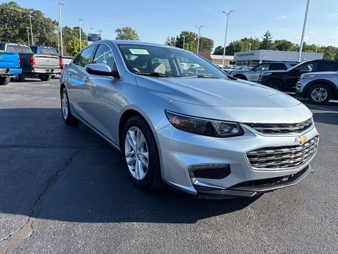 Used 2017 Chevrolet Malibu LT FWD image 4