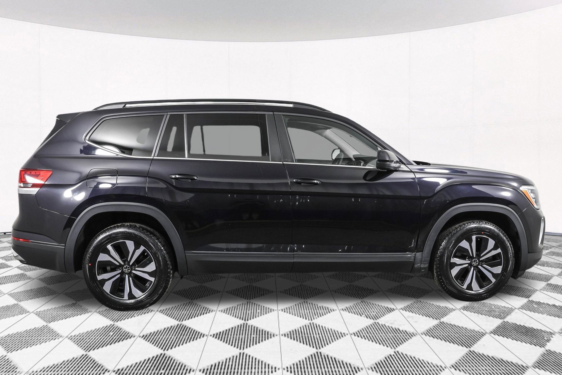 Used 2024 Volkswagen Atlas SE AWD/4WD image 13