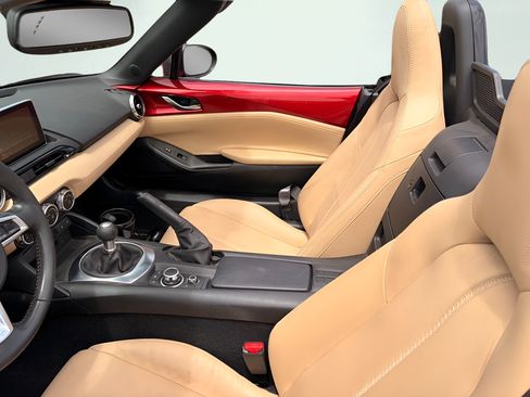 Used 2017 MAZDA MX-5 Miata Grand Touring RWD image 11