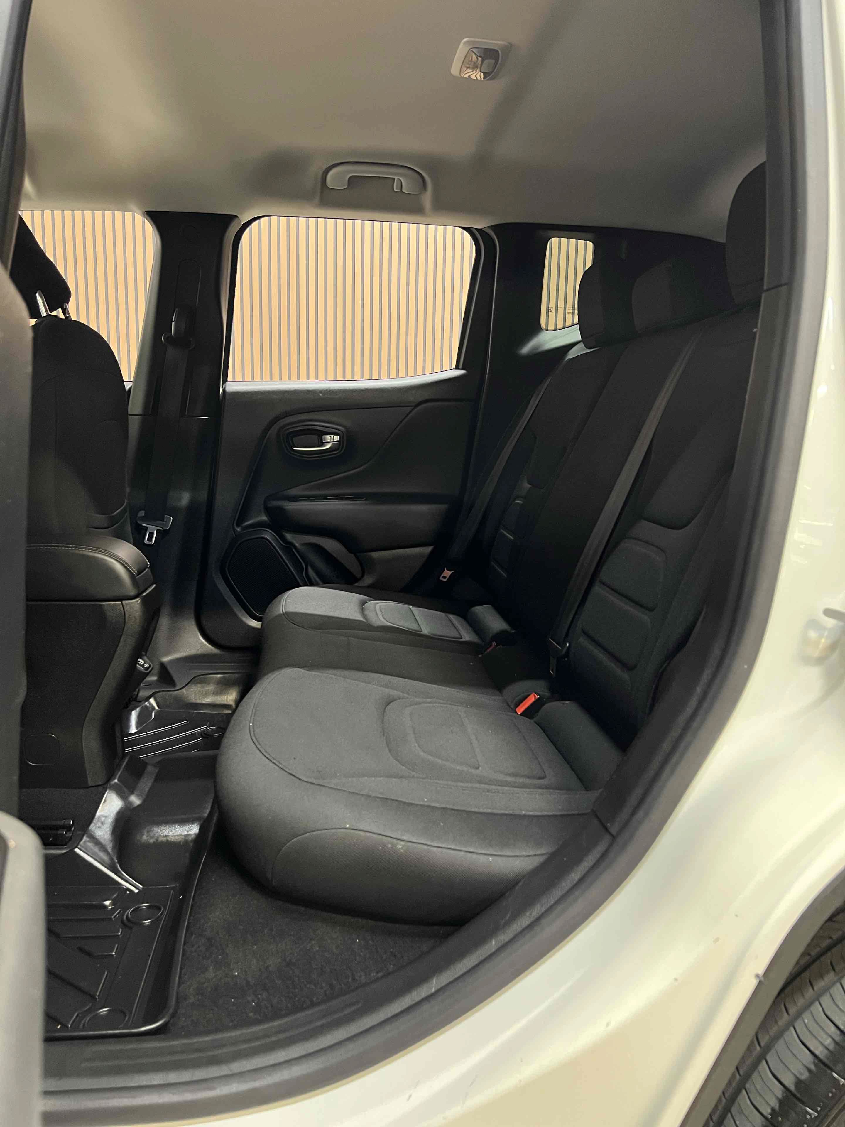 Used 2022 Jeep Renegade Latitude AWD/4WD image 35