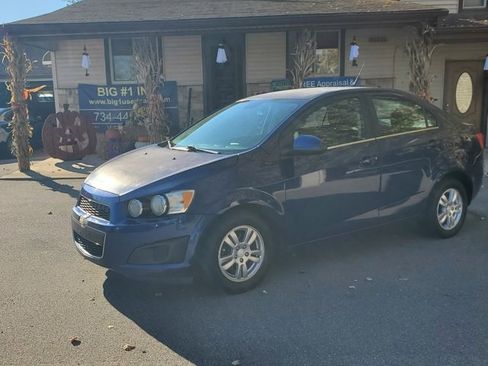 Used 2013 Chevrolet Sonic LT image 2