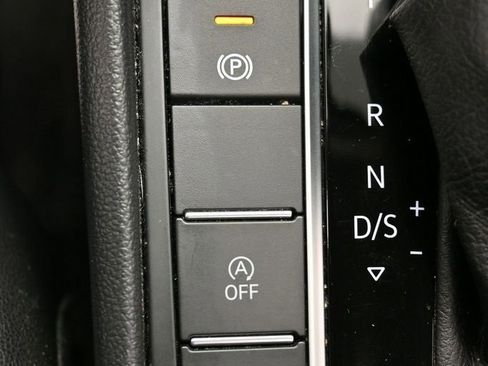 Used 2019 Volkswagen Jetta SE w/ Cold Weather Package image 27