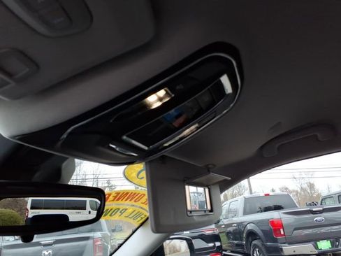 Used 2023 Jeep Grand Cherokee Limited w/ Black Appearance Package image 25