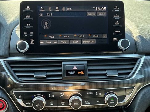 Used 2018 Honda Accord Sport image 12