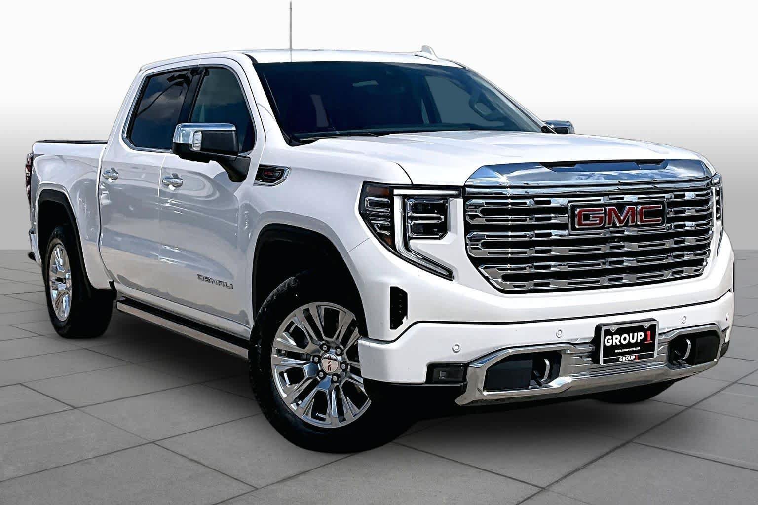 Used 2023 GMC Sierra 1500 Denali w/ Technology Package AWD/4WD image 3