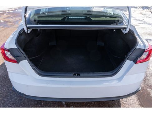 Used 2025 Toyota Camry SE image 17