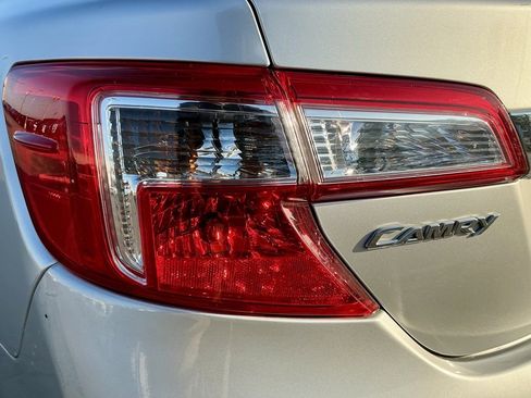 Used 2012 Toyota Camry XLE image 14