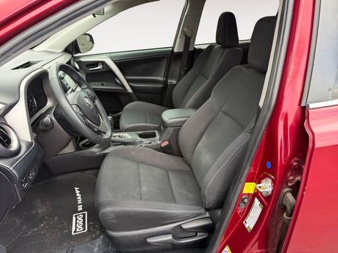 Used 2018 Toyota RAV4 XLE w/ Carpet Mat Package image 10