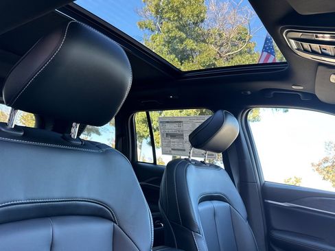 New 2025 Jeep Grand Cherokee Limited w/ Black Appearance Package AWD/4WD image 16
