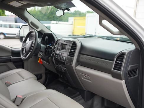 Used 2019 Ford F250 XL w/ Power Equipment Group AWD/4WD image 2