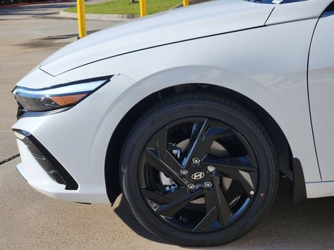 New 2026 Hyundai Elantra SEL Sport FWD image 5