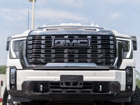 Used 2024 GMC Sierra 3500 Denali Ultimate AWD/4WD image 34