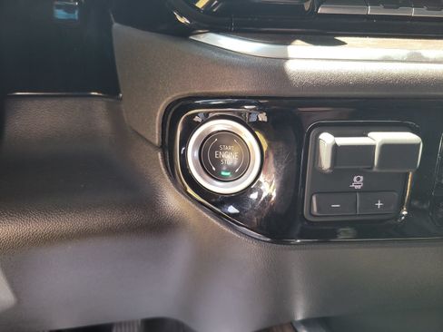 Used 2022 GMC Sierra 1500 SLT AWD/4WD image 19