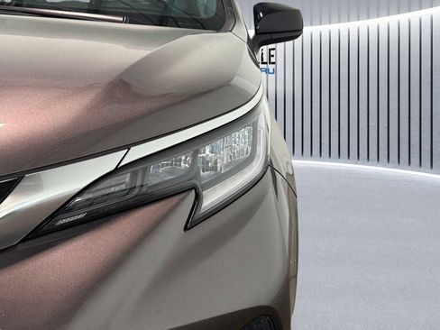 Used 2022 Toyota Sienna XSE w/ XSE Plus Package AWD/4WD image 18