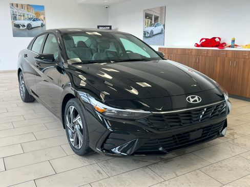 New 2026 Hyundai Elantra Limited image 4