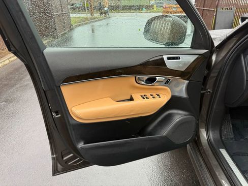 Used 2018 Volvo XC90 T6 Momentum w/ Convenience Package AWD/4WD image 10