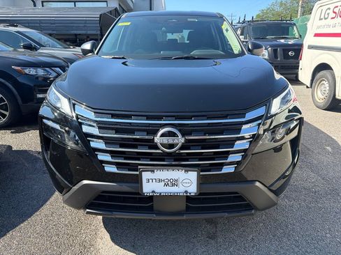 Used 2025 Nissan Rogue S AWD/4WD image 2