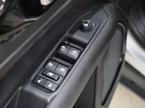 Used 2025 Jeep Compass Trailhawk AWD/4WD image 22