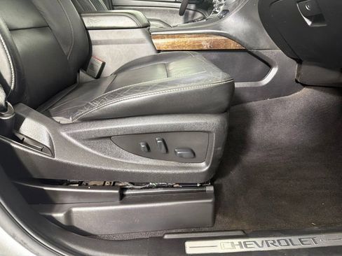 Used 2019 Chevrolet Suburban LT AWD/4WD image 41