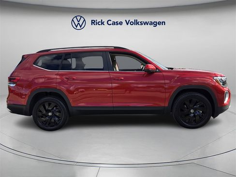 Certified 2025 Volkswagen Atlas SE w/ Black Wheel Package image 3