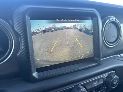 Used 2023 Jeep Wrangler Unlimited w/ Cold Weather Group image 12