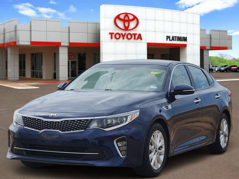 Used 2018 Kia Optima S FWD image 2