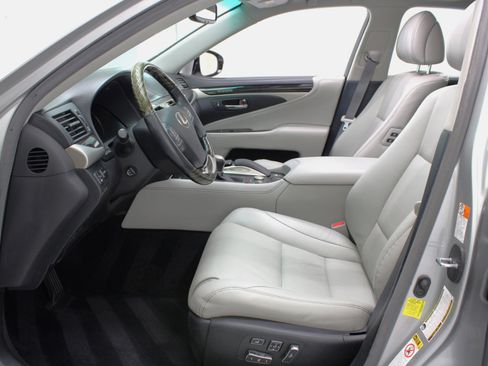 Used 2016 Lexus LS 460 image 33