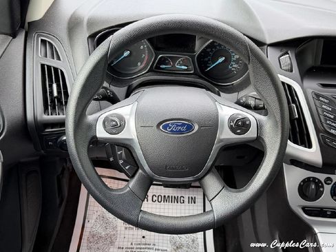 Used 2014 Ford Focus SE FWD image 17