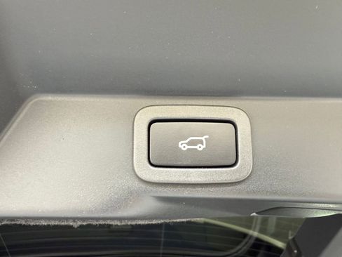 Used 2019 Land Rover Range Rover Sport SVR image 21