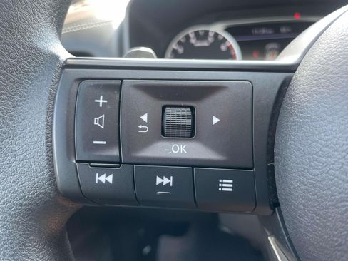 Used 2023 Nissan Rogue S AWD/4WD image 19