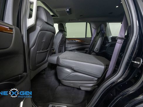 Used 2017 Cadillac Escalade Luxury AWD/4WD image 29