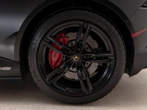 Used 2020 Lamborghini Huracan EVO image 45