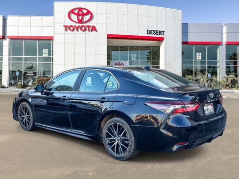 Used 2021 Toyota Camry SE w/ Convenience Package FWD image 5