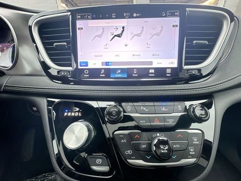 New 2026 Chrysler Pacifica Select FWD image 20