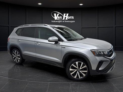 Used 2022 Volkswagen Taos SE image 1