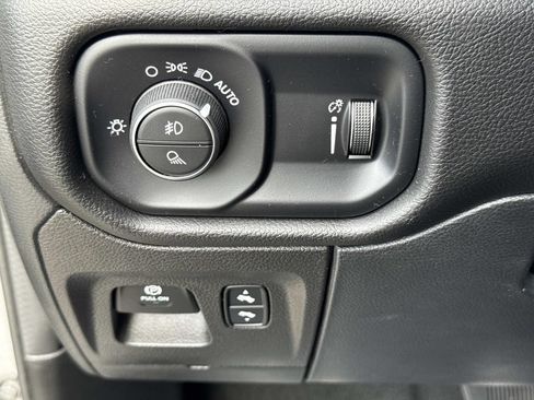 Used 2023 RAM 1500 Big Horn AWD/4WD image 43