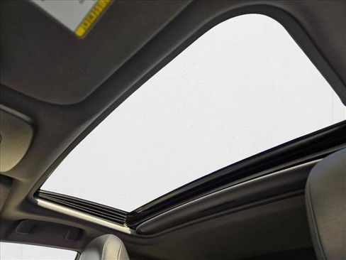 Used 2021 Toyota Avalon Limited image 16