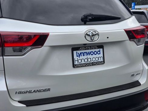 Used 2019 Toyota Highlander SE AWD/4WD image 14