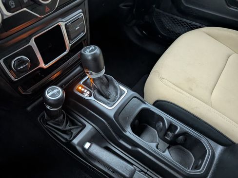 Used 2018 Jeep Wrangler Unlimited Sport image 20