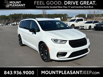 New 2026 Chrysler Pacifica Select