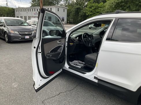 Used 2018 Hyundai Santa Fe Sport w/ 2.4L Value Package 02 FWD image 17