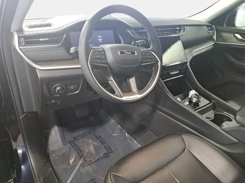 Certified 2024 Jeep Grand Cherokee Limited image 17